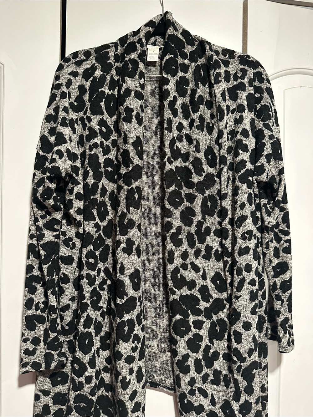 Caslon Black & Gray Leopard-Pattern Open Cardigan